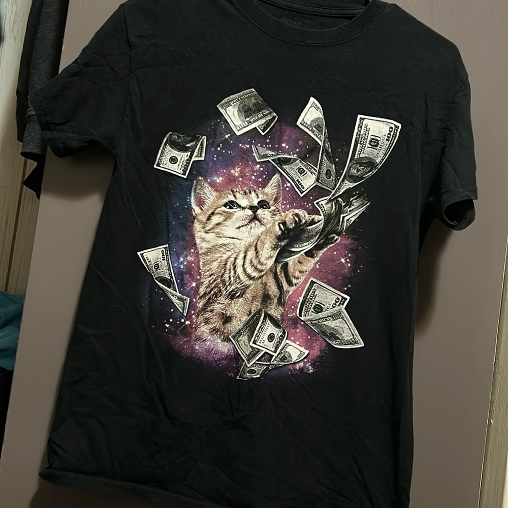 Black cat tee-shirt